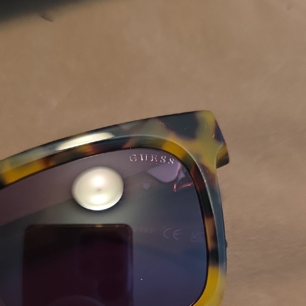 Guess Tortoise Shell Sunglasses - Picture 4 of 10